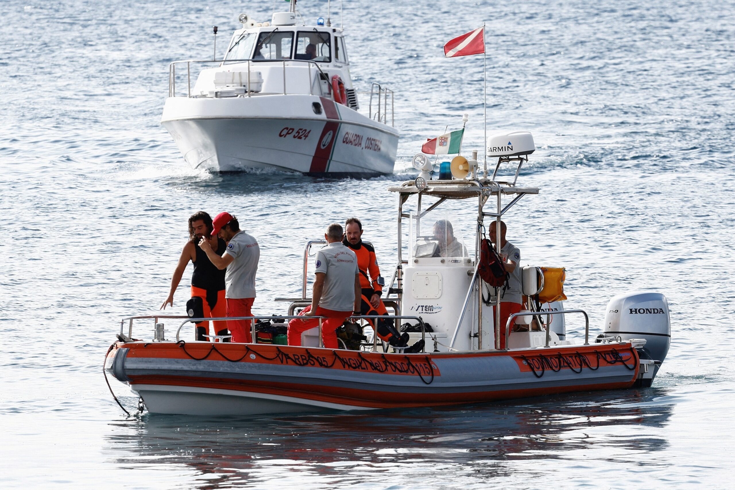 Luxury yacht sinks off Sicily, leaving U.K. tech magnate Mike Lynch, 2 Americans among those missing – CBS News