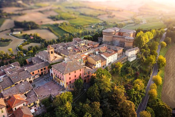 The beautiful Italian village overlooked by tourists so close to major tourist hotspot – Express