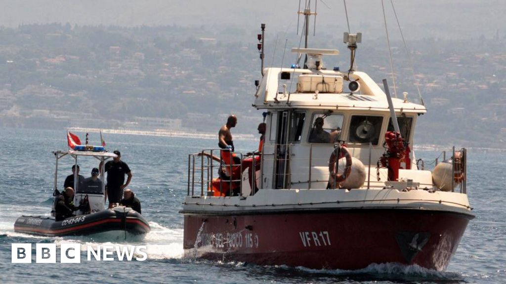 Three crew investigated over Bayesian yacht sinking – BBC.com